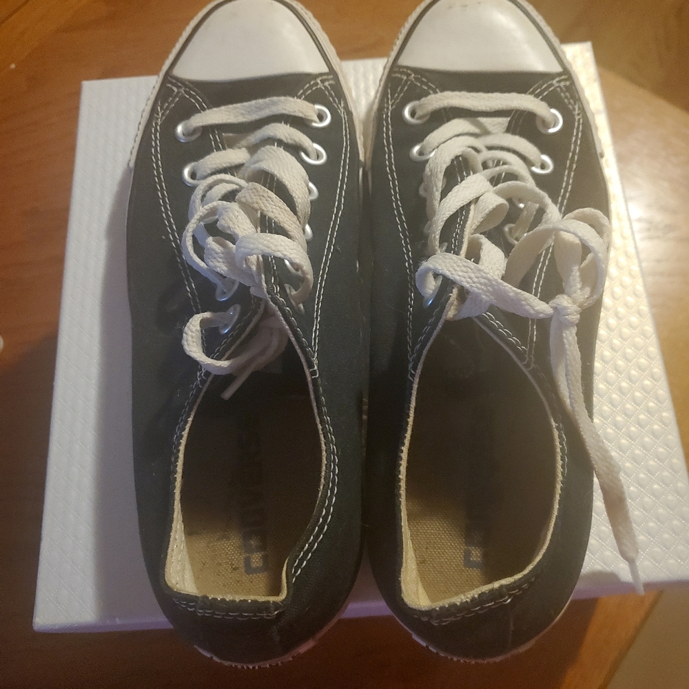 Men's converse, size 8 Men's and women's